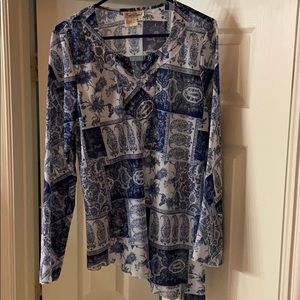 Aymmetric hem blue paisley peasant top.